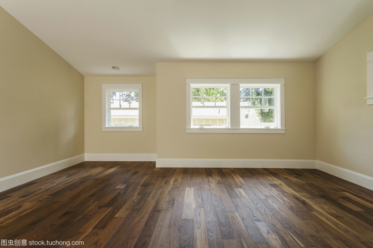 空臥室的木地板 優(yōu)雅與實(shí)用的完美結(jié)合